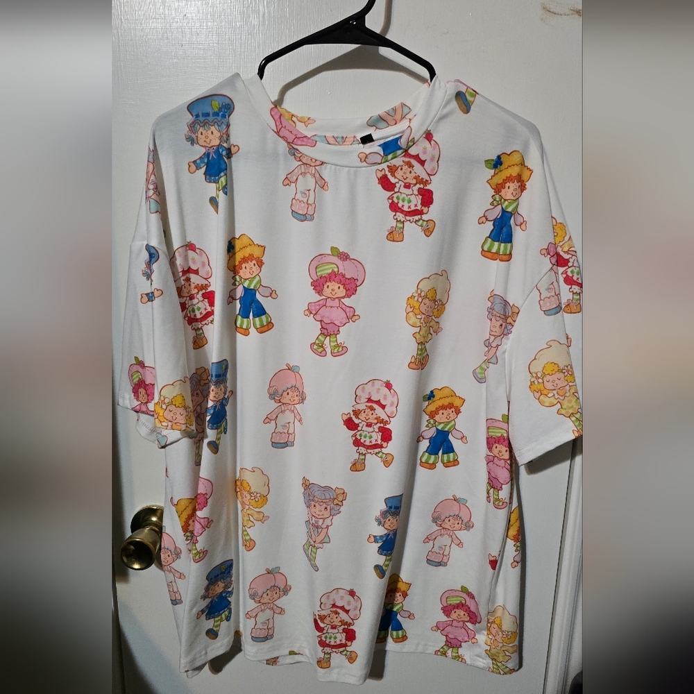 Colorful Strawberry Shorycake Print T-Shirt